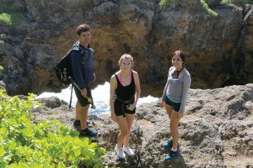 A group of 3 people during an eco hike